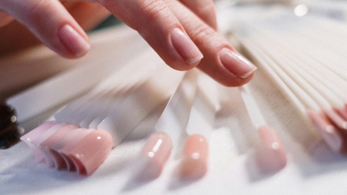 Baby boomer, la nail art più amata di Instagram: 6 manicure da copiare!