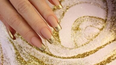 5 Smalti glitter davvero pazzeschi per mani che splendono sotto il Sole