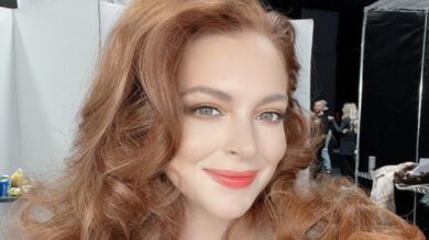 Lindsay Lohan è raggiante: il candido abito premaman mette in evidenza il Pancione!