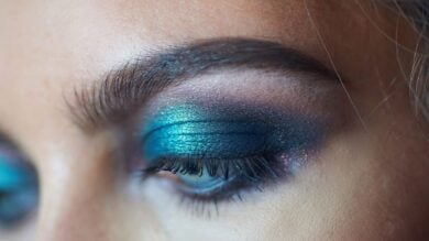 Eyeliner e ombretti glitter, per brillare alla fine dell’anno