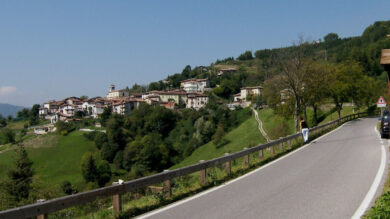 Viaggio in Valle Sabbia alla scoperta dell’incantevole Borgo delle case dipinte