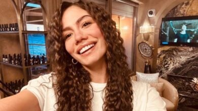 Demet Ozdemir super sexy, l’attrice turca osa con un due pezzi da favola (FOTO)