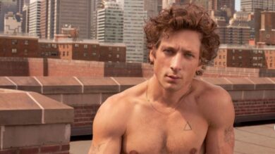 Jeremy Allen White ci regala la campagna underwear più Hot con Calvin Klein