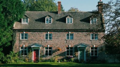 Come arredare una Casa in Stile Tudor sobria, elegante e di Classe