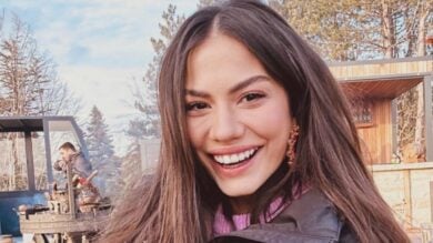 Demet Ozdemir cede al Trend no-pants: che look sensuale!