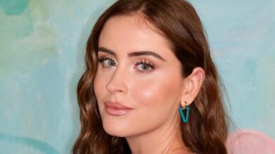 Valentina Ferragni sceglie l’Outfit total pink, mini-dress e stivali alti: guarda