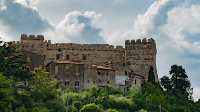 Una cittadina medievale in fiore a due passi da Roma, conoscevi questo borgo?