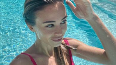 Diletta Leotta indossa il Bikini: il suo è un modello intero, rosa Barbie e con cristalli (FOTO)