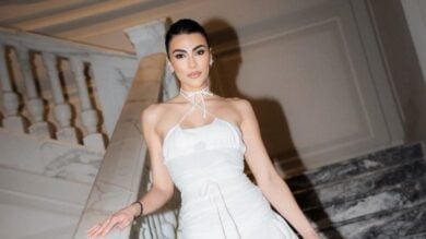 Giulia Salemi, che diva con il Look total White e le calze di pizzo!