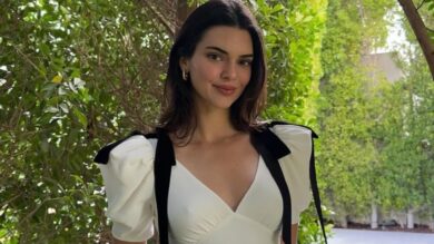 Kendall Jenner cede al trend Coquette Core, ecco il Look in stile bon ton