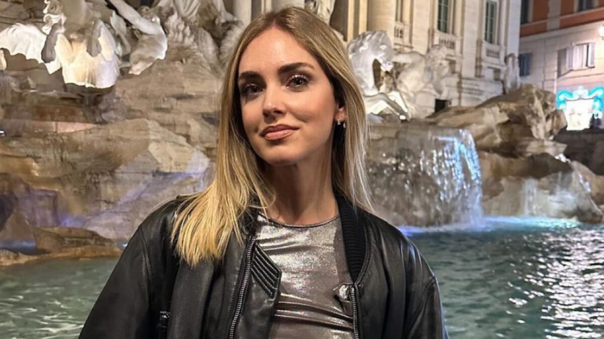 Chiara Ferragni sfoggia un Look sexy nel cuore di Roma, guarda (FOTO)
