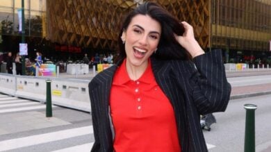 Giulia Salemi, addome in vista e Occhiali da sole con Maxi montatura (FOTO)