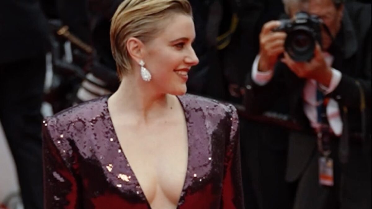 Cannes 2024, Greta Gerwig super sensuale con l’abito sparkling