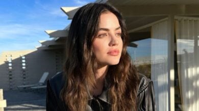 Lucy Hale sfoggia il prefetto Look da bambola firmato Miu Miu (FOTO)