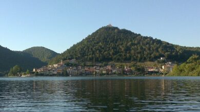 Questo Borgo Umbro e il suo Lago sono la meta ideale per i tuoi weekend primaverili