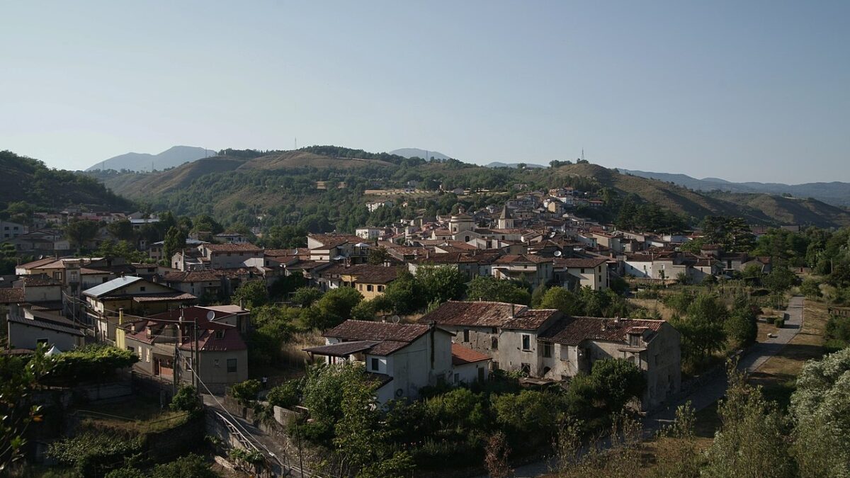 Questo borgo calabro è il perfetto mix tra arte e natura che stavate cercando