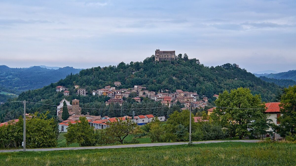 Questo borgo lombardo e il suo castello sono il viaggio indietro nel tempo da vivere ora