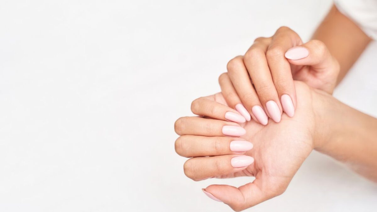 Video – Manicure da cerimonia, le idee più eleganti per occasioni speciali