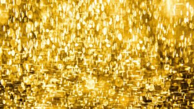 Unghie oro, il trend di inizio estate che illumina l’abbronzatura