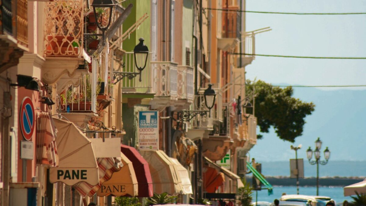 Questo Borgo con vista mare è il più bello della Sardegna