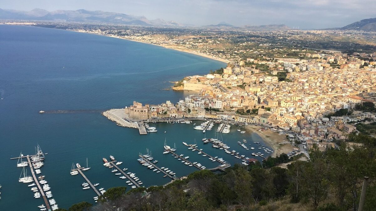 Il più bel borgo vista mare campano non è in Costiera Amalfitana