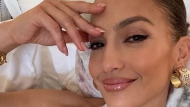 Jennifer Lopez festeggia il suo compleanno (senza Ben Affleck) sfoggiando un Bikini da urlo