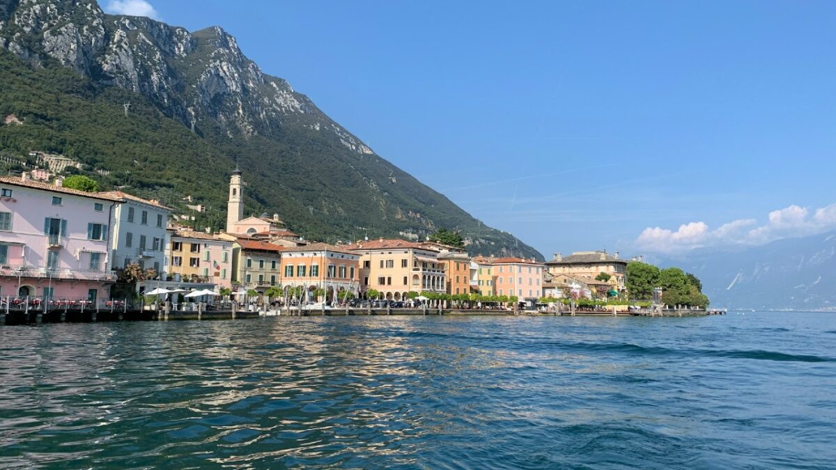 Un Borgo da cartolina sul Lago di Garda che non ha nulla da invidiare alle location di Mare!