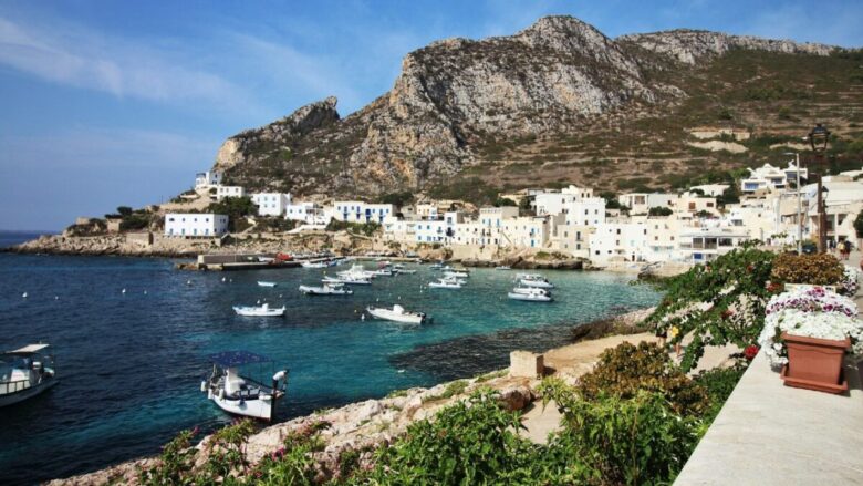 Levanzo, borgo bianco