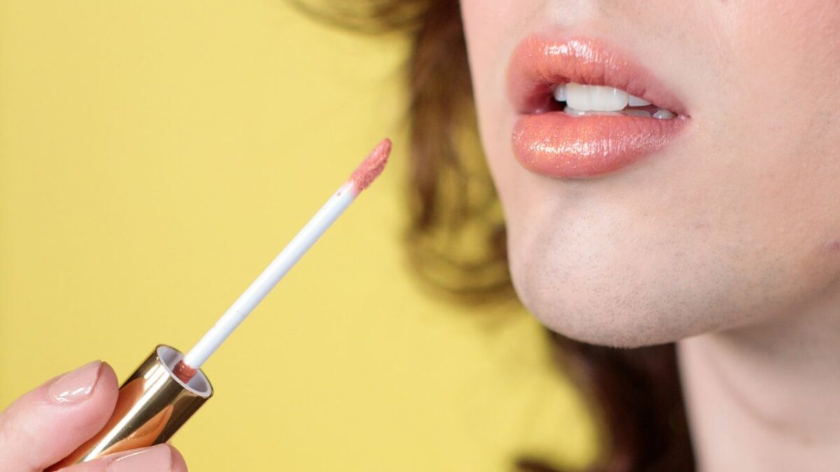Lip gloss rimpolpanti, la top 10 dell’estate