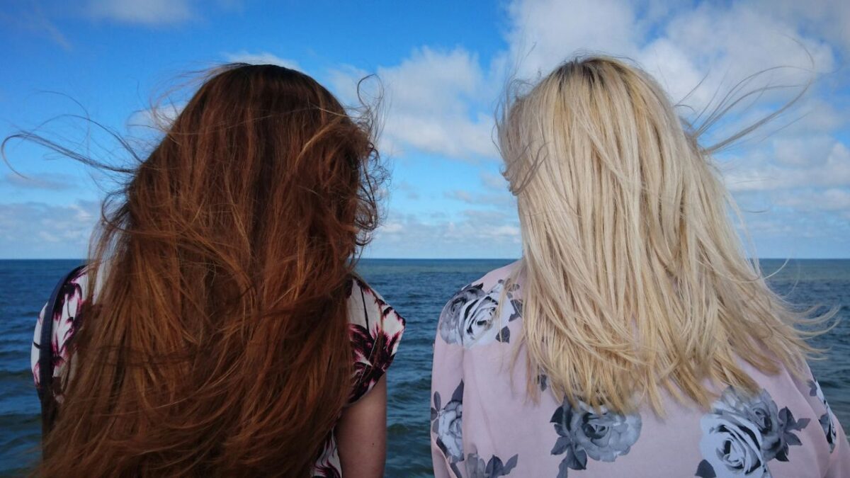 Video – Protezione solare capelli, un must have per le vacanze al mare