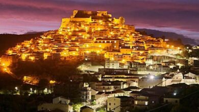 Questo borgo della Calabria è uno dei più belli da vivere di notte…