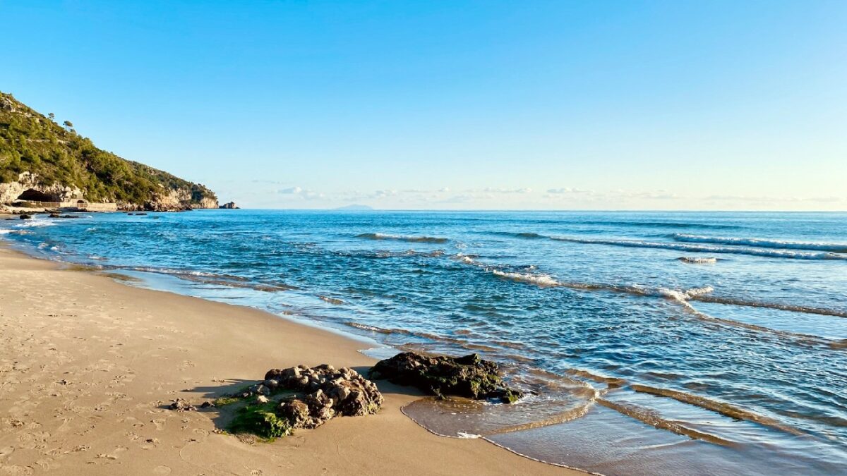 E’ la Spiaggia nascosta più bella della riviera Laziale, in pochi la conoscono!