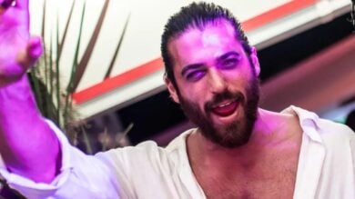 Can Yaman è un divo super Hot in spiaggia, ecco le Foto che vi faranno girare la testa!