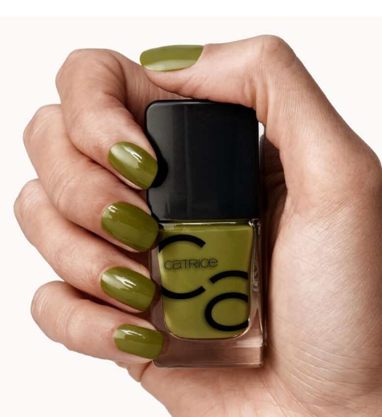 Catrice Iconails Gel Lacquer, nel numero 176 Verde Lucido