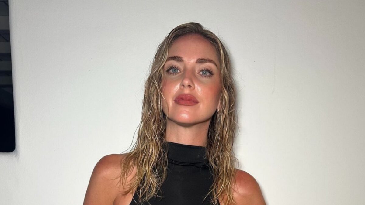 Chiara Ferragni sfoggia il top con cut-out ed è davvero sexy! (FOTO)