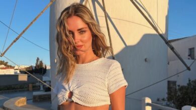 Chiara Ferragni sfoggia l’abito bianco con sensuali cut-out, che sexy!