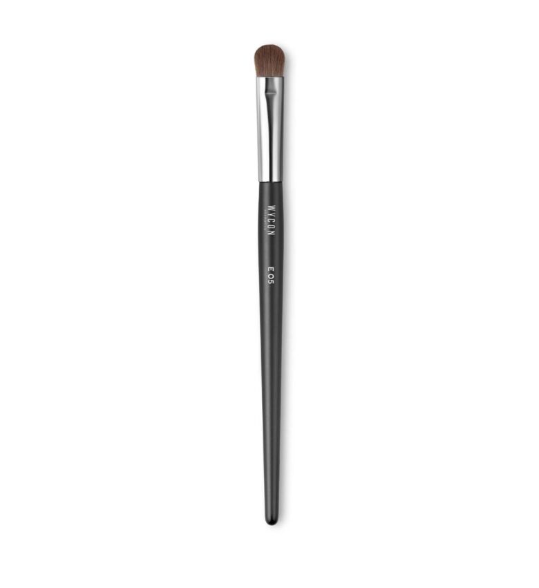 E05 Classic Shader Brush di Wycon Cosmetics pennello occhi lingua di gatto 