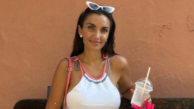 Elettra Lamborghini, gita sul Lago di Como con il look trendy (FOTO)