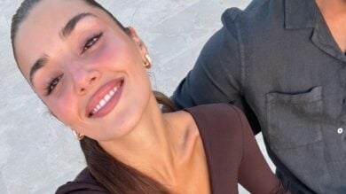 Hande Ercel, che look: l’attrice sfoggia un abito fasciante che le sta d’incanto