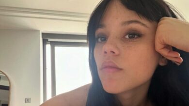 Jenna Ortega, Look acqua e sapone per la cover di Vanity Fair (FOTO)