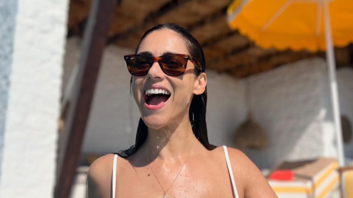 Miriam Leone, il Bikini a forma di conchiglia è super chic! (FOTO)