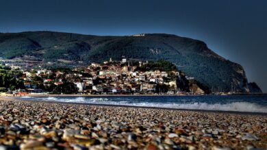 Voglia di vacanze? Questo borgo delle Marche vi aspetta per stupirvi!