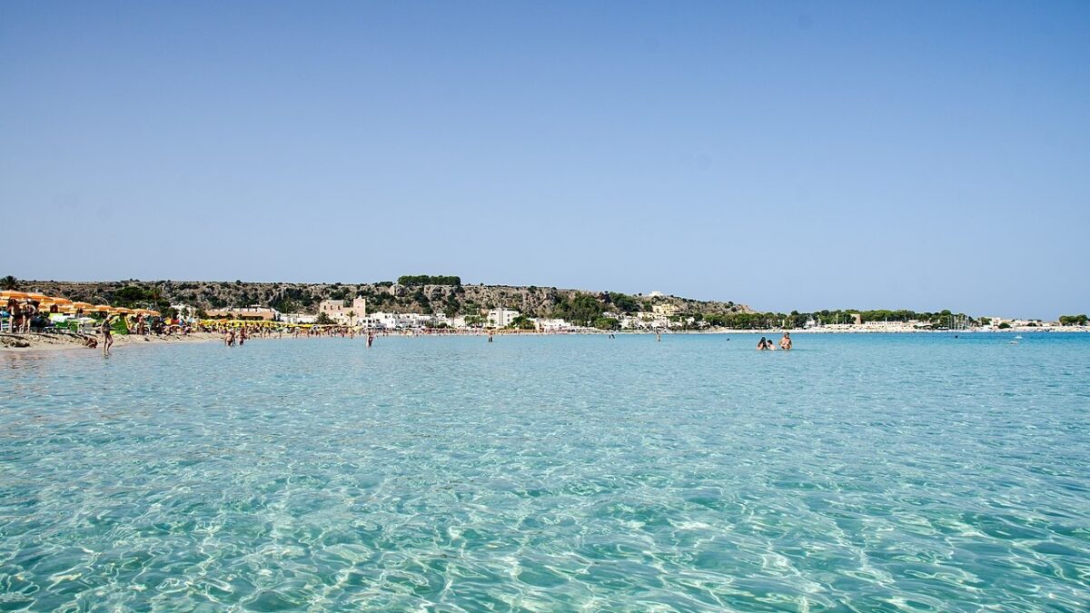 In questo Borgo siciliano ti sembrerà di essere alle Maldive!