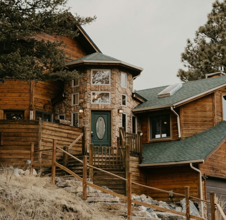 casa in legno e pietra