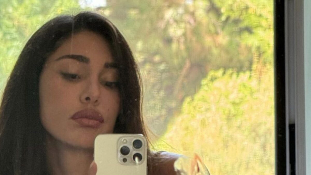 Belen Rodriguez, Look total white per festeggiare i suoi 40 anni (FOTO)