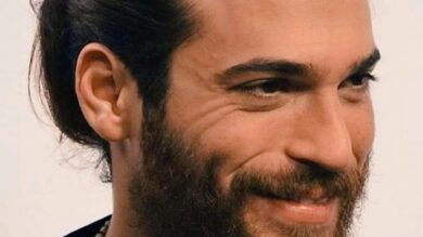 Can Yaman torna in pubblico dopo Sandokan, il suo Look mette in risalto i muscoli! (FOTO)