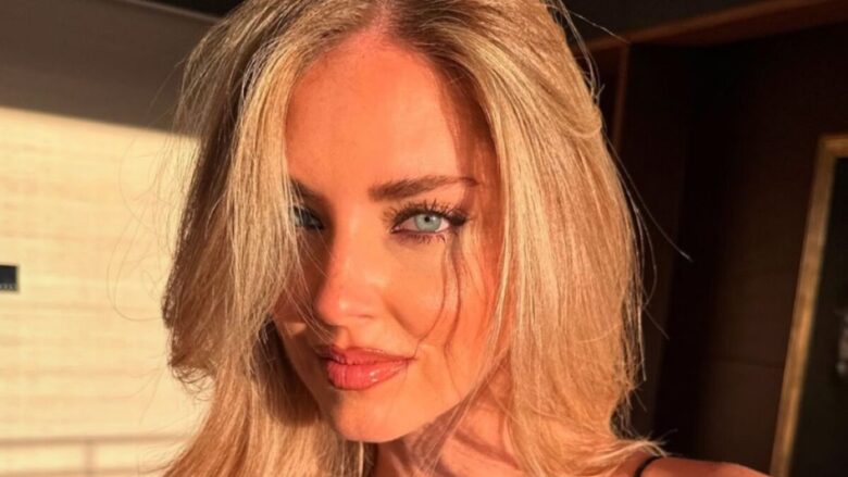 Chiara Ferragni, super trendy e glamour con la maxi pelliccia bianca (FOTO)