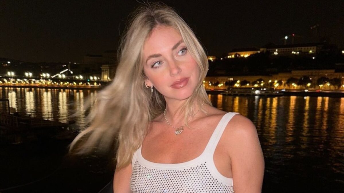 Chiara Ferragni, nuovo viaggio e nuovo Look: l’influencer osa, i fan non apprezzano