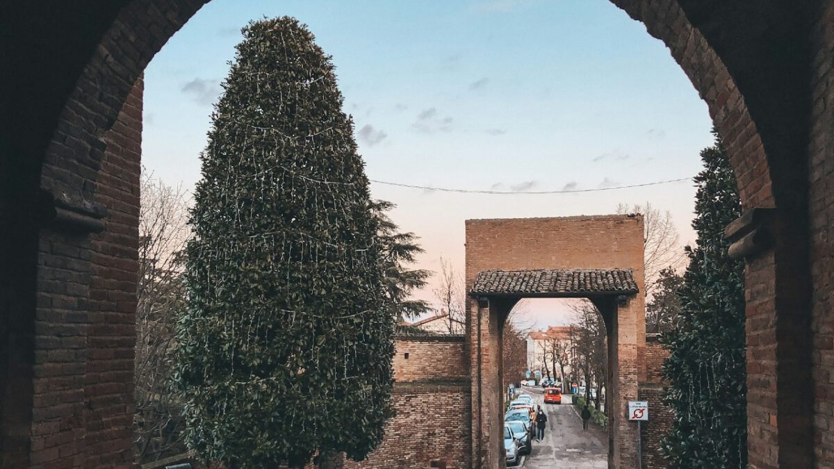 Emilia Romagna, un Borgo medievale così colorato non l’avete mai visto!