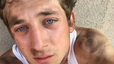 Jeremy Allen White trionfa agli Emmy Awards 2024, il suo Look è super chic (FOTO)